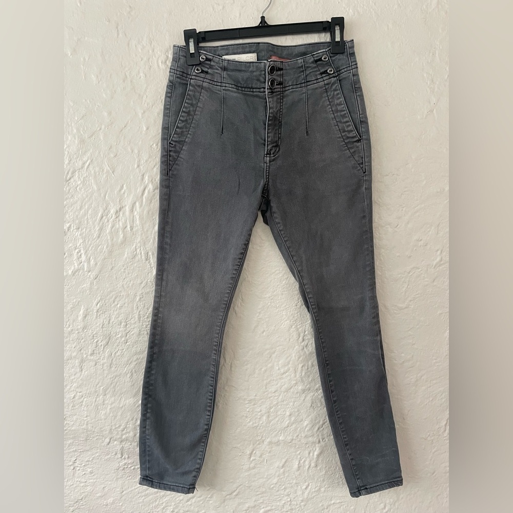 Anthropologie Pilcro High Rise Darted Skinny Jeans Light  Wash Gray Size 24